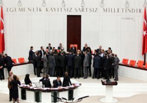 Vekiller Kürsüyü işgal ettiler