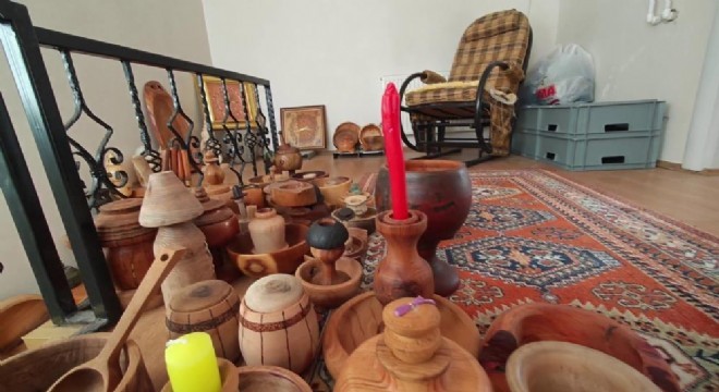 Atıkları sanata dönüştürüyor