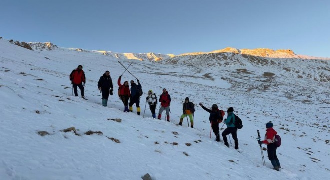 Dağcılardan  Öğretmenler Günü ne özel tırmanış