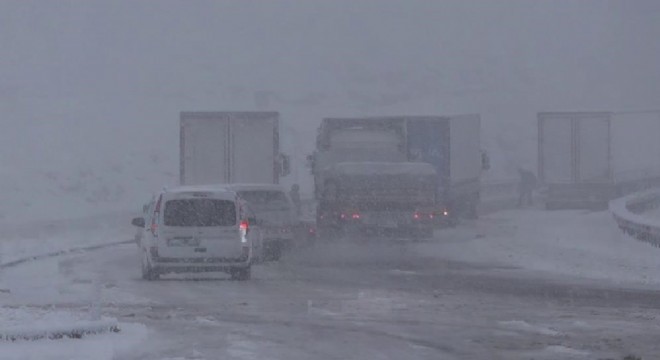 Kop Geçidi yeniden beyaza büründü