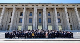 Bak temsilci gençlerle meclisi ziyaret etti