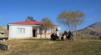 Zorlu coğrafyada kapı kapı eğitim mücadelesi